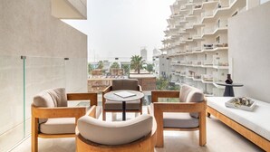 Unclassified image, 3 of 24, button - 2BR That Redefines Modern Luxury Stays at The Five Palm Jumeirah (Dubai)