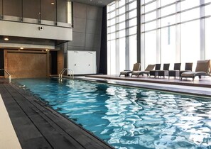 Outdoor pool - Burj Khalifa View! Amazing 1BR in Difc (Dubai)