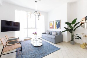 TV - Grand 3BR in Dubai Marina's Majestic Skyscraper! (Dubai)