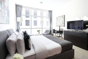 1 bedroom, desk, laptop workspace, iron/ironing board - Stylish 1BR in Dubai Marina! Sleeps 3! (Dubai)