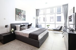 1 bedroom, desk, laptop workspace, iron/ironing board - Stylish 1BR in Dubai Marina! Sleeps 3! (Dubai)