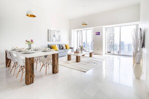 Living room - 2BR Modern Luxury Masterpiece in Dubai Marina! (Dubai)
