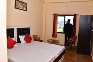 Chambre Double | Salle de bain | Douche, serviettes fournies