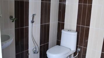 Double Room | Bathroom | Shower, towels