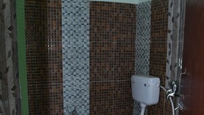 Habitación doble | Baño | Ducha y toallas