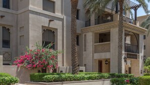 Exterior - Gorgeous 1BR in Souk al Manzil - Sleeps 4 (Dubai)