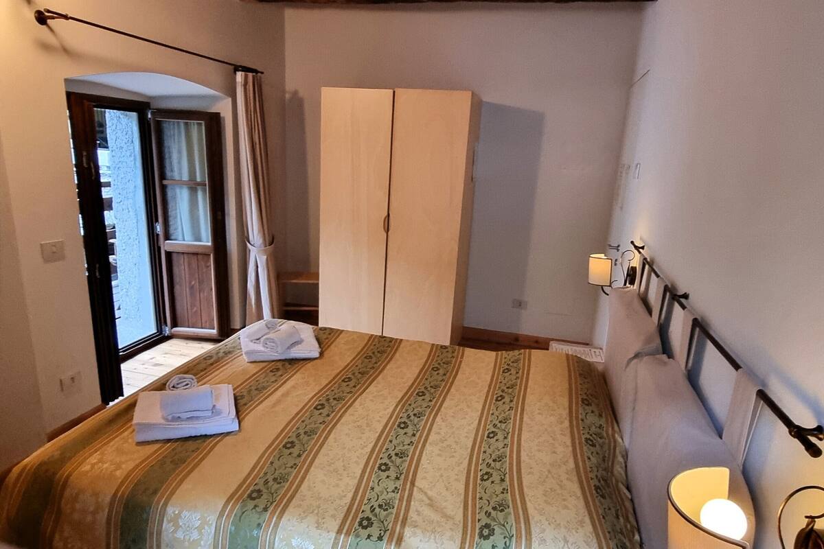 Deluxe Double or Twin Room, Balcony | 1 bedroom, blackout curtains, free WiFi, bed sheets