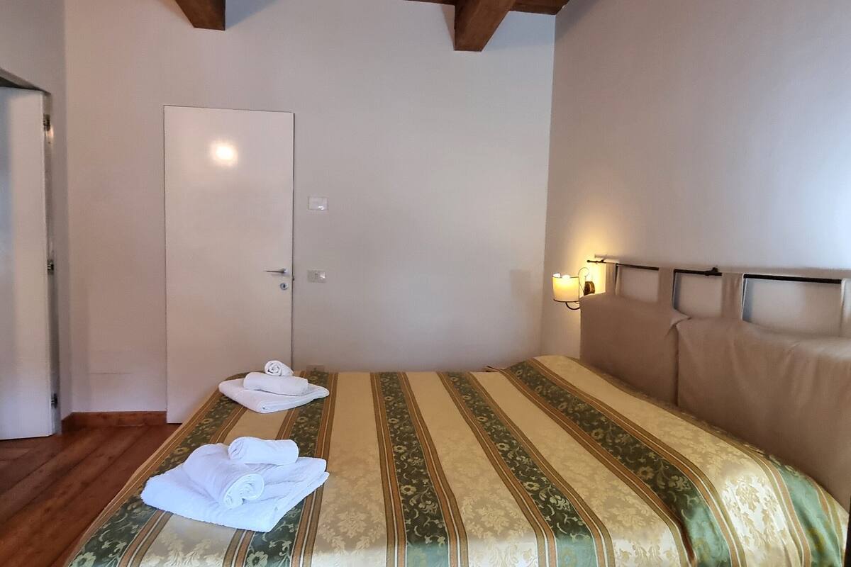 1 bedroom, blackout curtains, free WiFi, bed sheets