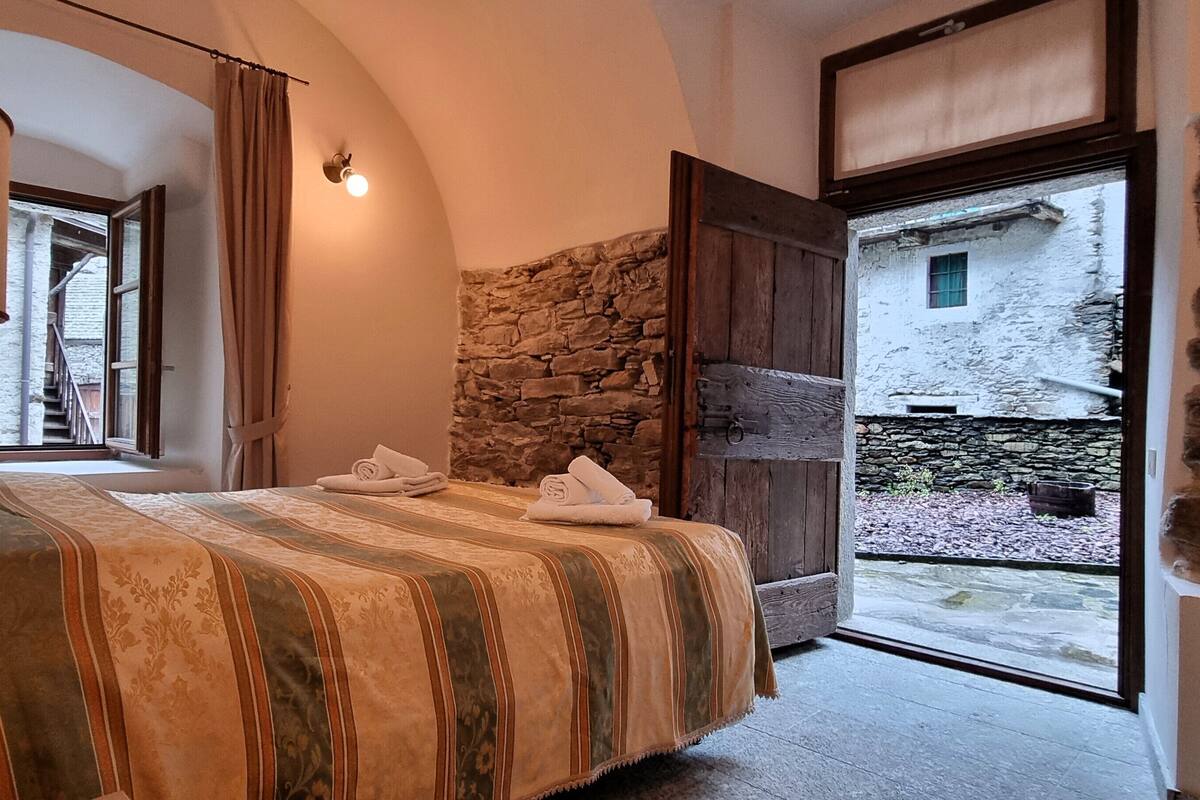 1 bedroom, blackout curtains, free WiFi, bed sheets