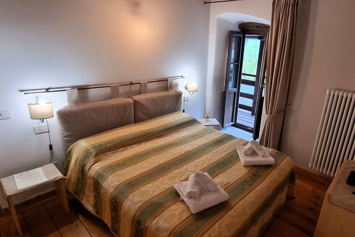 1 bedroom, blackout curtains, free WiFi, bed sheets