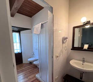 ฝักบัว, ผ้าเช็ดตัว