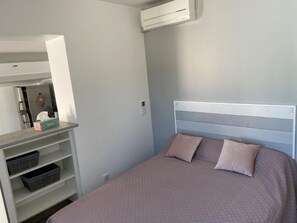 1 bedroom, free WiFi, bed sheets - Charming Studio 4 people, 34 m² air conditioning, pool access (Ceyreste)