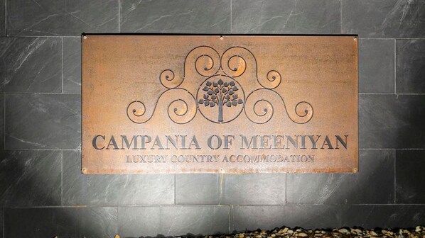 Exterior detail - Campania Spa Suite 2 (MEENIYAN)