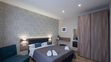 Appartamento Superior, 1 camera da letto (Porta Capuana) | 2 camere, una cassaforte in camera, una scrivania, postazione laptop