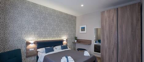 Apartamento superior, 1 quarto (Porta Capuana) | 2 quartos, cofres nos quartos, escrivaninha