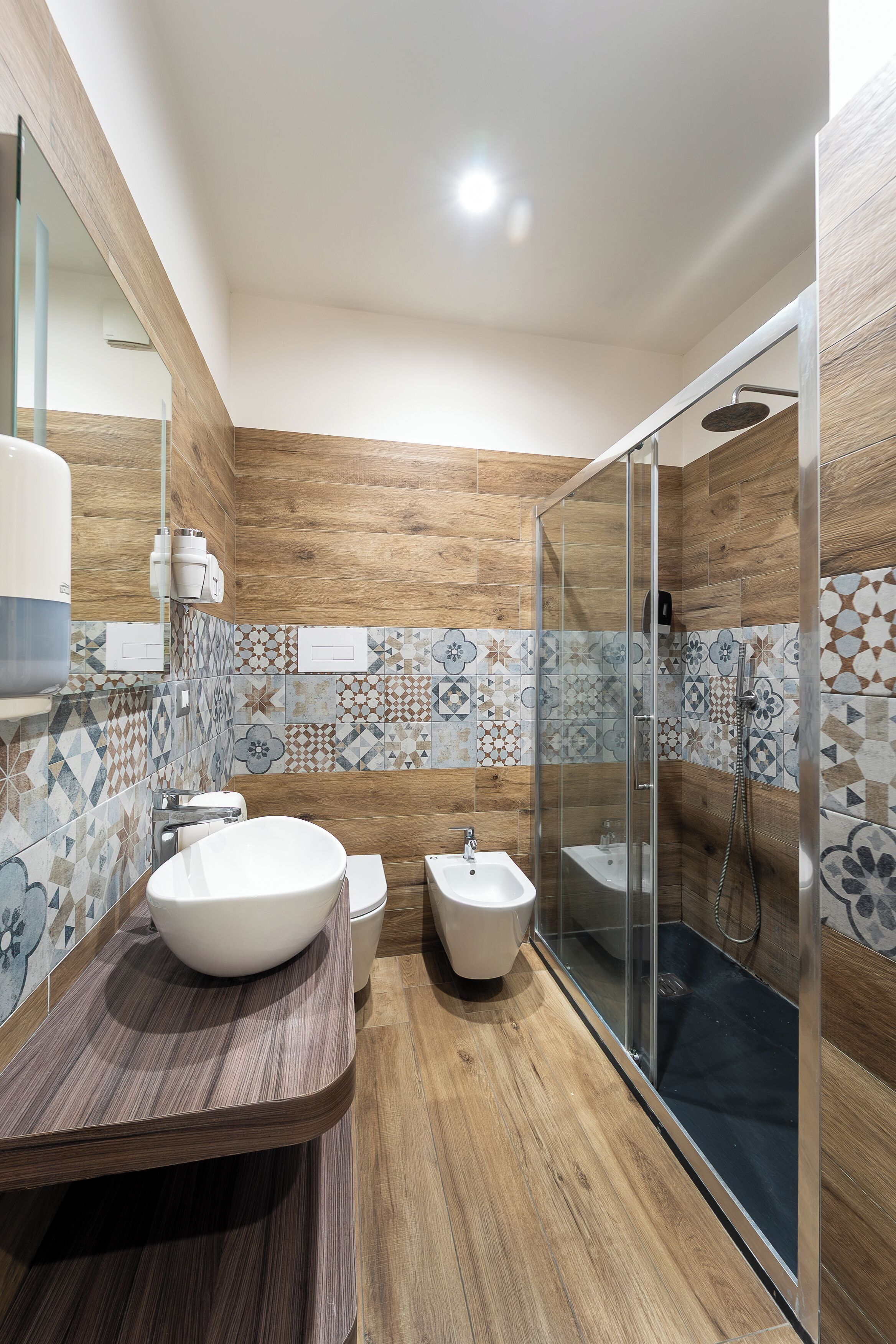 Habitación familiar (Porta Medina) | Baño | Regadera, regadera tipo lluvia, amenidades de baño gratuitas 