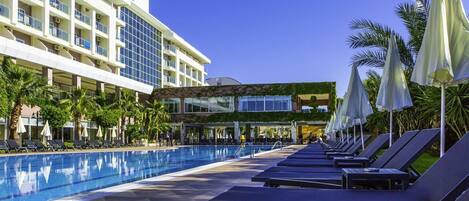 Piscine couverte, piscine extérieure