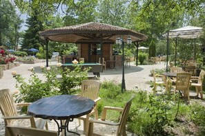 تناول الطعام بالخارج