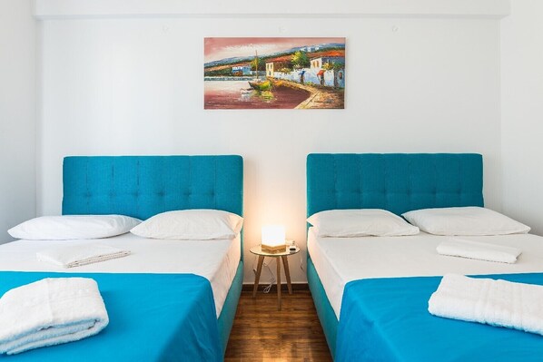 2 bedrooms, iron/ironing board, WiFi, bed sheets