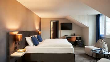 Standard Double Room | In-room safe, desk, soundproofing, free WiFi