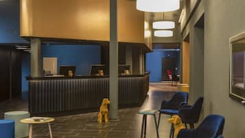 Lobby lounge