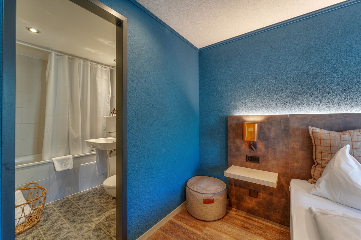 standard triple room | bathroom | free toiletries, hair dryer, towels, toilet paper