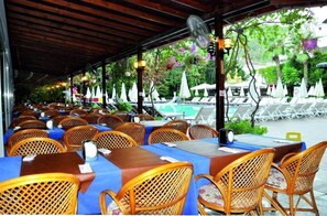 Outdoor dining - Grand Viking Hotel (Kemer)