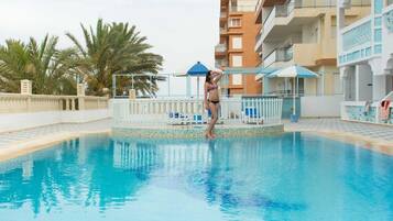 Piscina coberta i piscina a l'aire lliure
