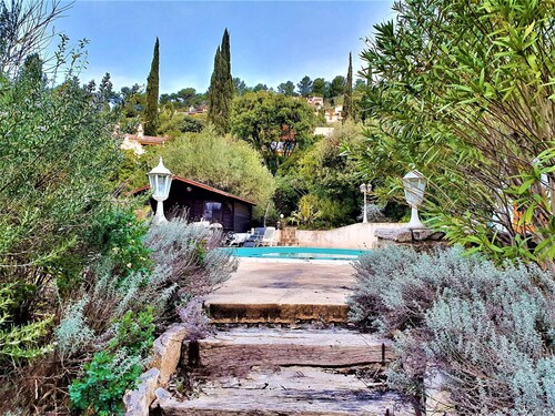 Villa climatisée Roquebrune 5 pièces, 8 couchages, piscine privée, proche plage