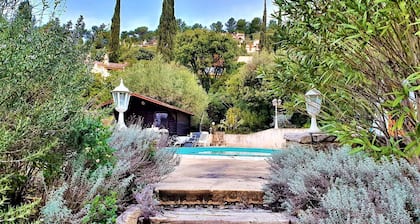Villa climatisée Roquebrune 5 piÚces, 8 couchages, piscine privée, proche plage