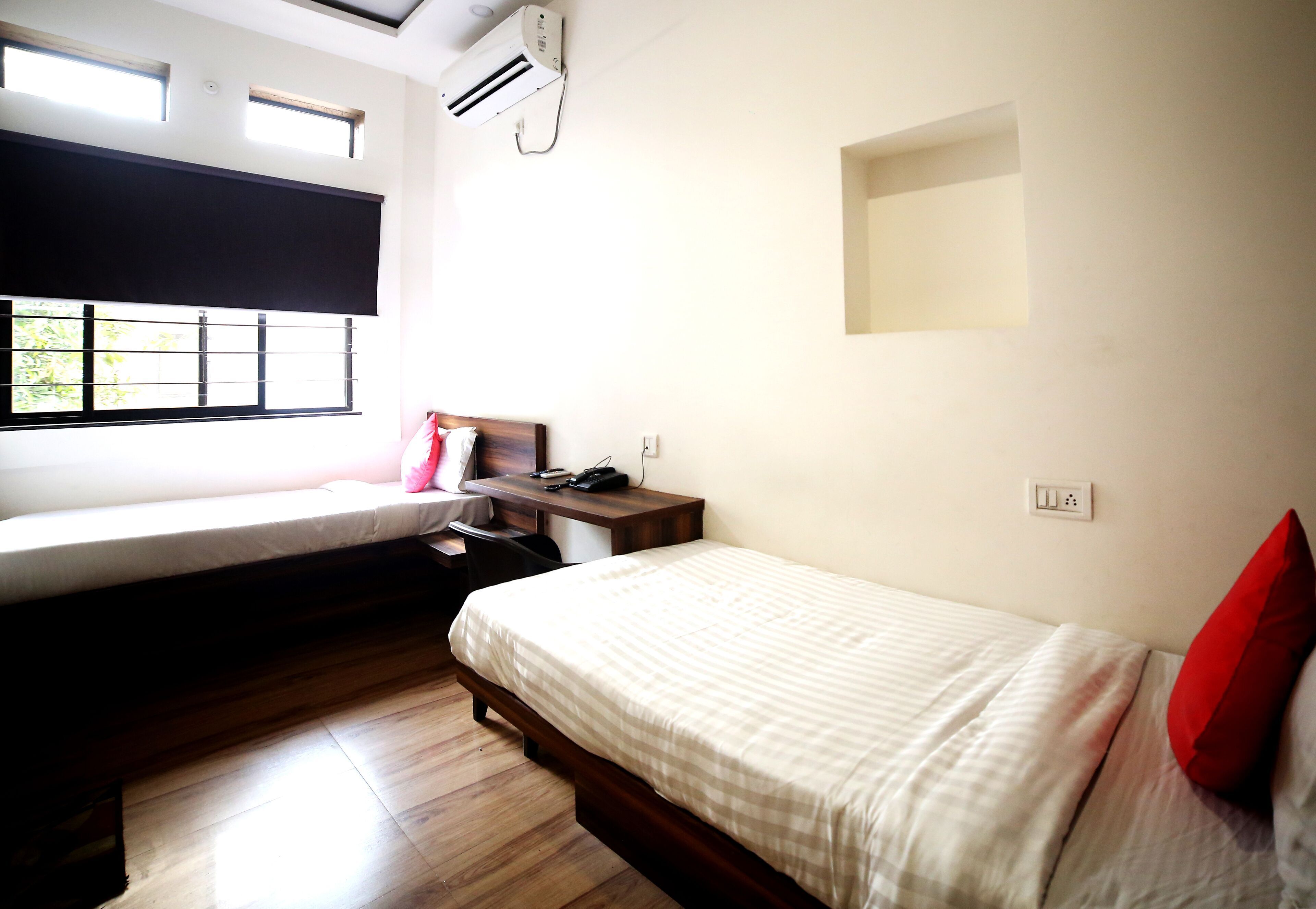 Egyptian cotton sheets, premium bedding, in-room safe