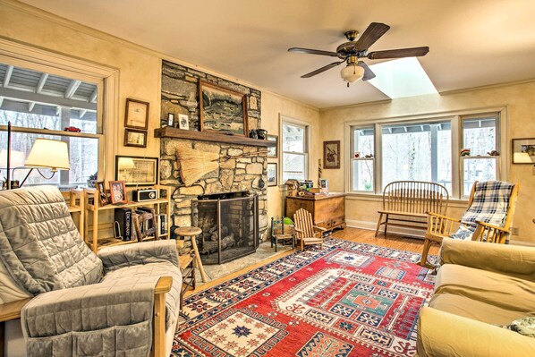 A cozy living room with a fireplace, a large rug, and comfortable seating. - Blue Ridge Mountain Escape ~ 8 Mi to Chimney Rock (Gerton)