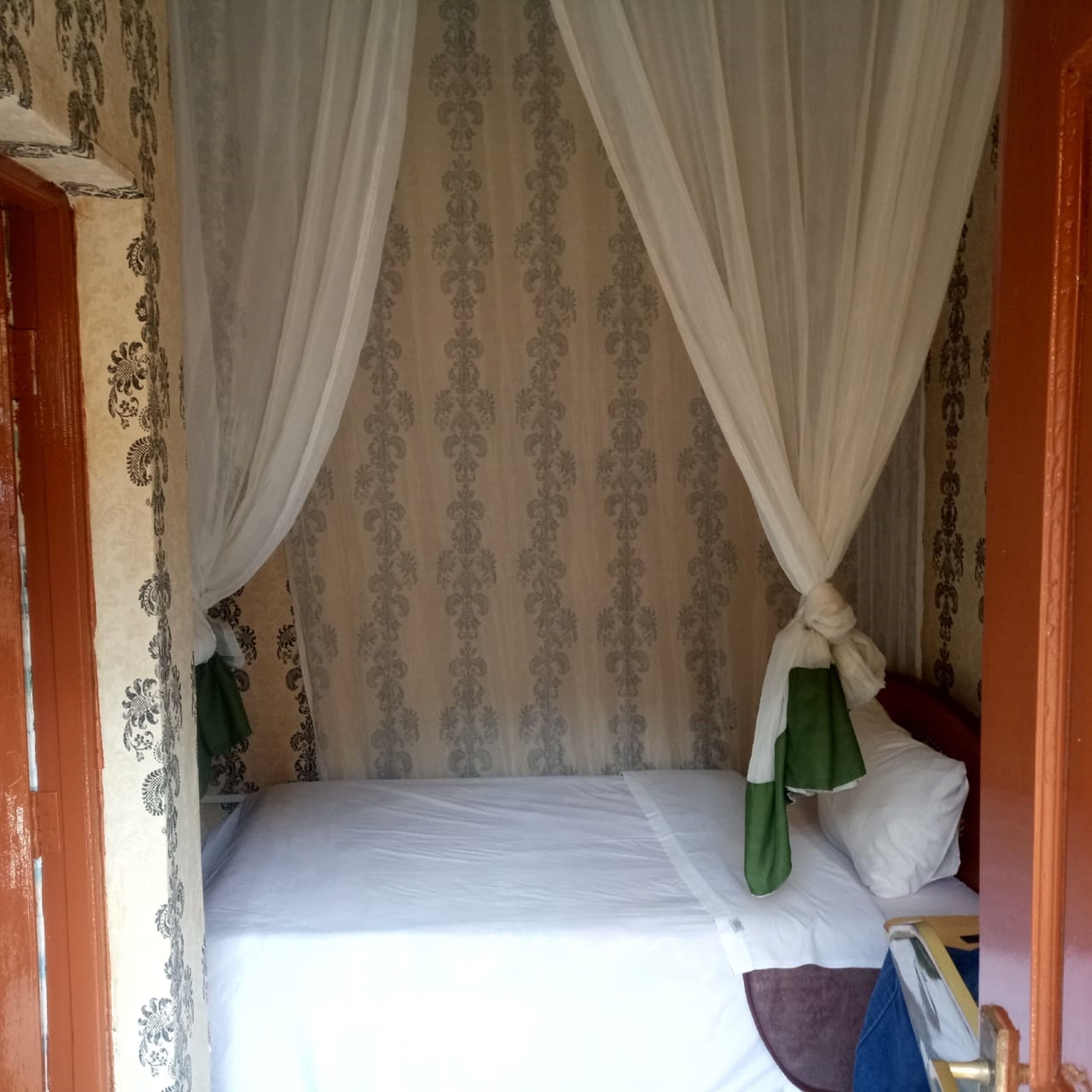 Desk, bed sheets