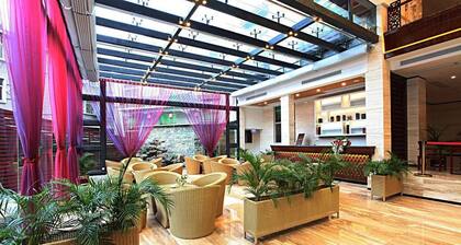 Donghu Grand Hotel