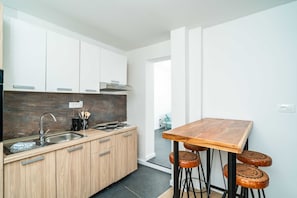 Apartment (One-Bedroom Apartment) | Private kitchen | Fridge