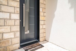 Apartamento (One-Bedroom Apartment) | Fachada