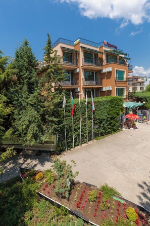 المنشأة من الخارج