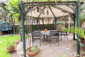 تناول الطعام بالخارج