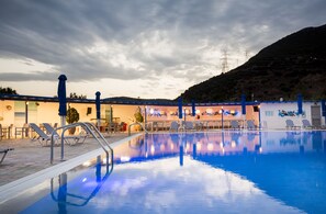 Outdoor pool, open 10:00 AM to 7:00 PM, pool umbrellas, sun loungers - Hotel Delphi Beach - All Inclusive (Dorida)