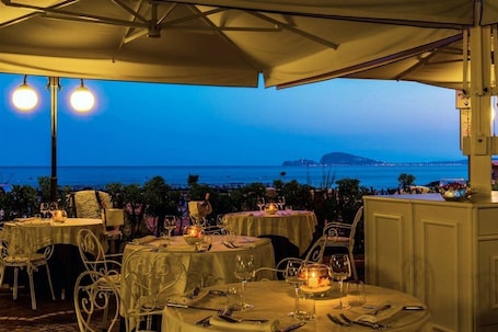 Restaurante al aire libre. Bajamar Beach Hotel