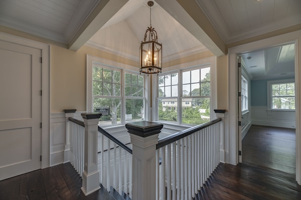 المنشأة من الداخل