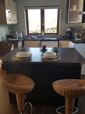 Kjøleskap, mikrobølgeovn, ovn og oppvaskmaskin