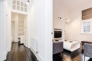 TV - ✪ New 2BR apartment in Covent Garden ✪ (London)