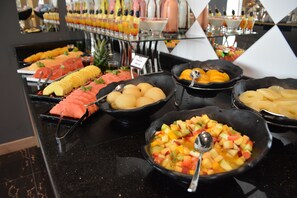 Petit déjeuner continental (100.00 SAR par personne)