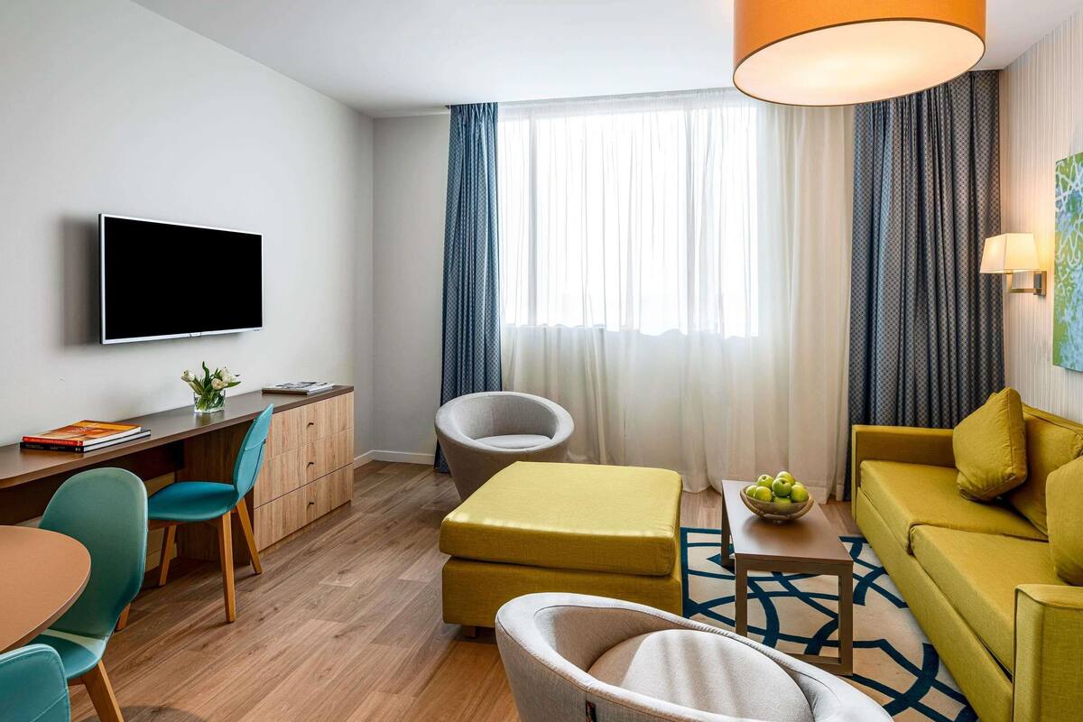 1 chambre, minibar, coffres-forts dans les chambres, bureau
