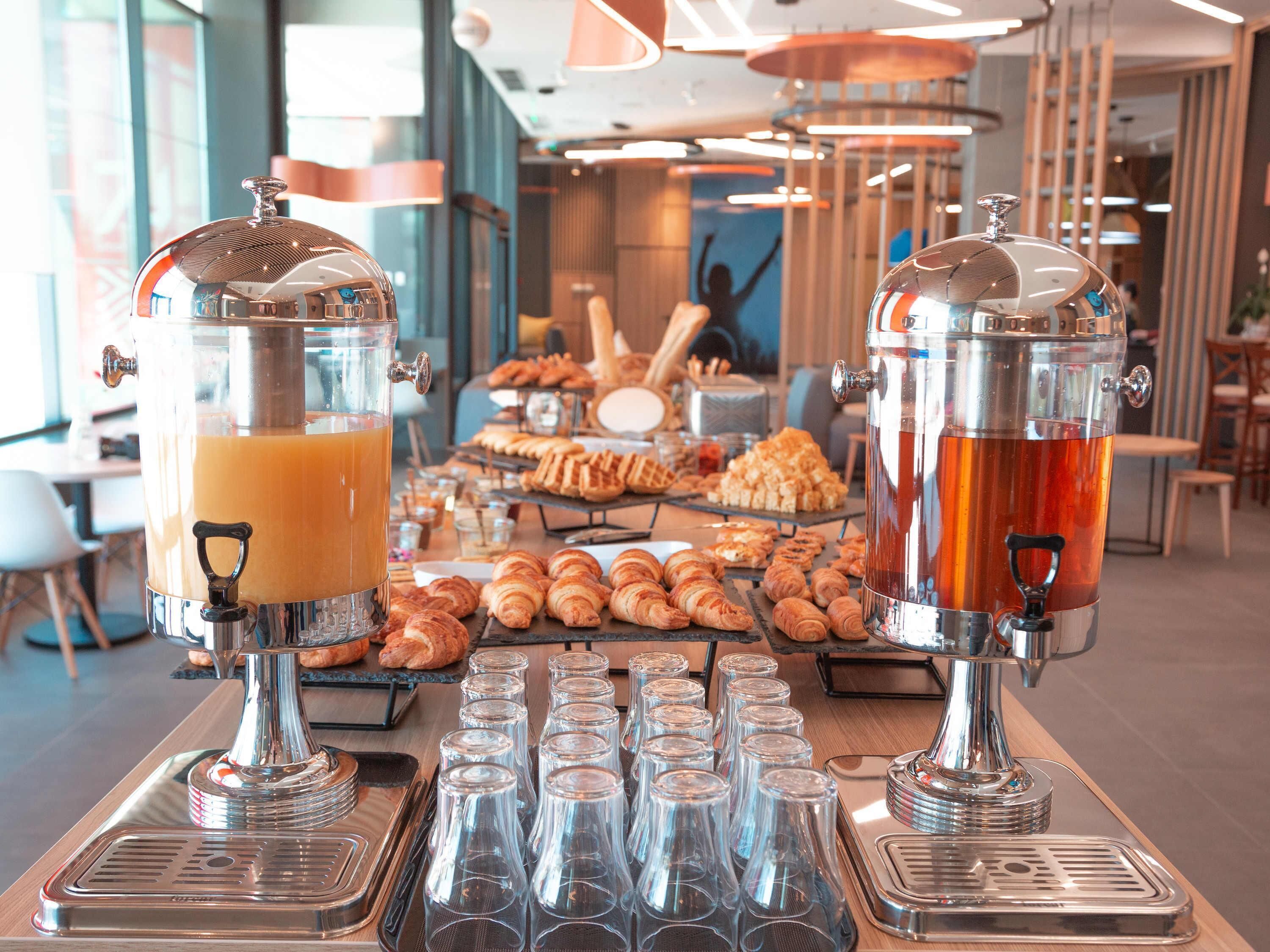 每日供應吃到飽早餐 (每人 KZT5000)