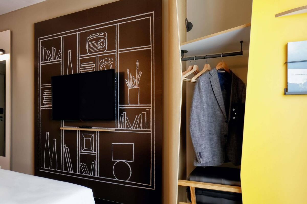 Minibar, in-room safe, desk, laptop workspace