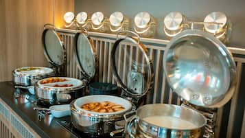 Desayuno buffet entre semana (KZT 3500 por persona)