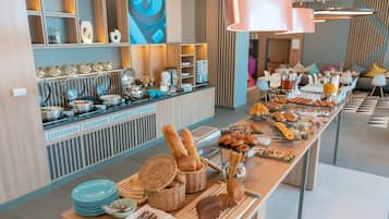 Frokostbuffé hver dag (mot et tillegg)