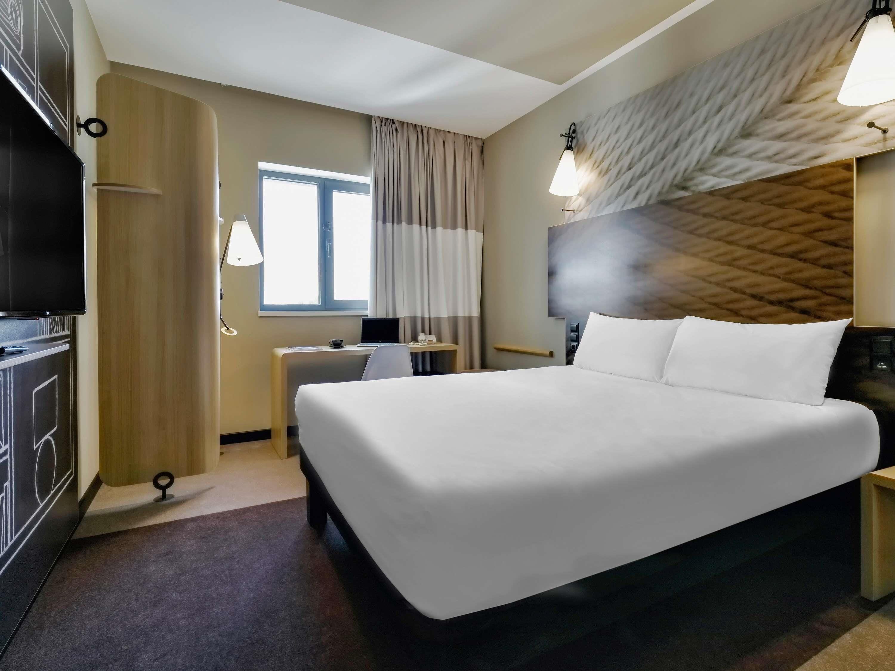 Standard Double Room, 1 Double Bed | Minibar, in-room safe, desk, laptop workspace